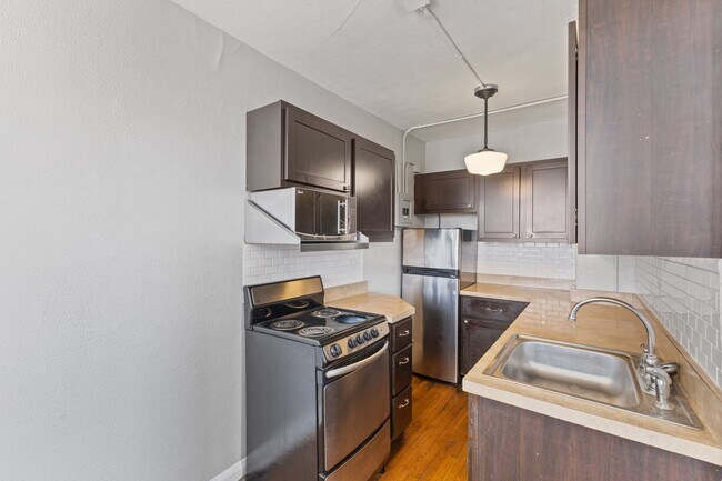 Building Photo - 28 E 16th St