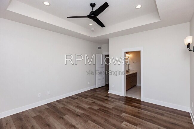 Building Photo - 5901 NE Sherman Dr