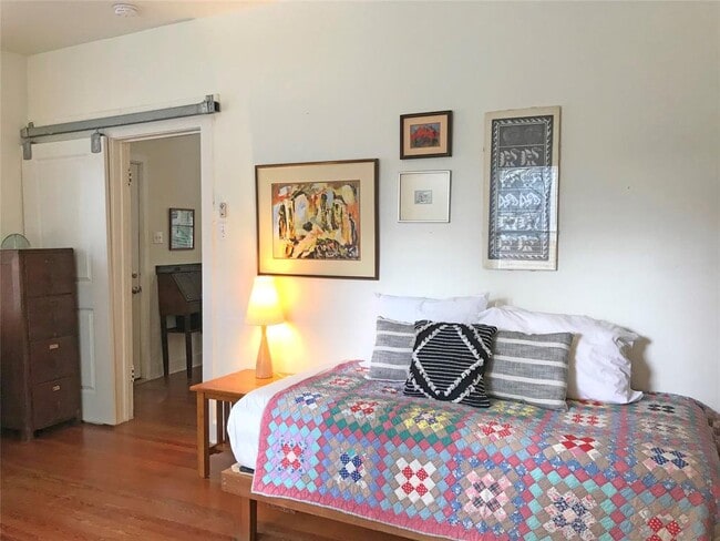 Building Photo - 1002 E 44th St