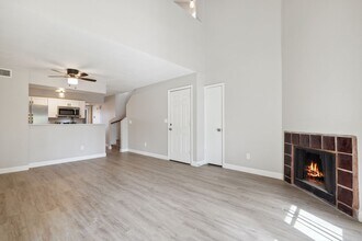 Building Photo - DOWNTOWN MESA APARTMENT!