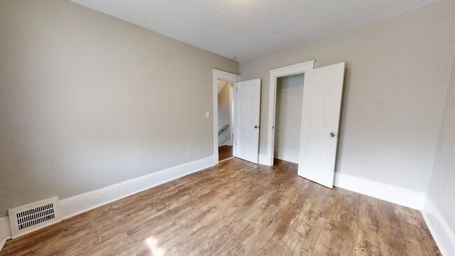 Building Photo - 5 bedroom/1 bath, Old Brooklyn