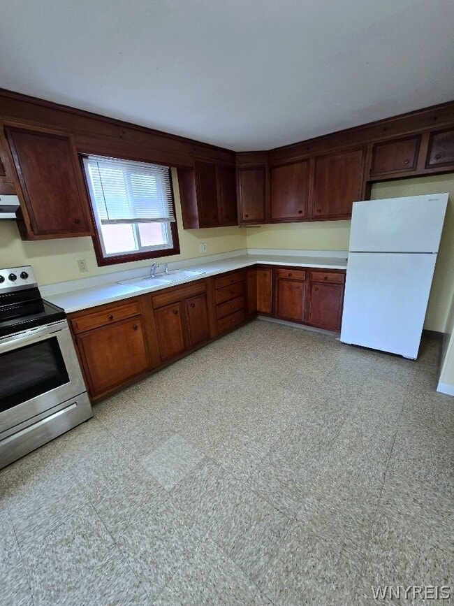 Building Photo - 9 Floreis Ct