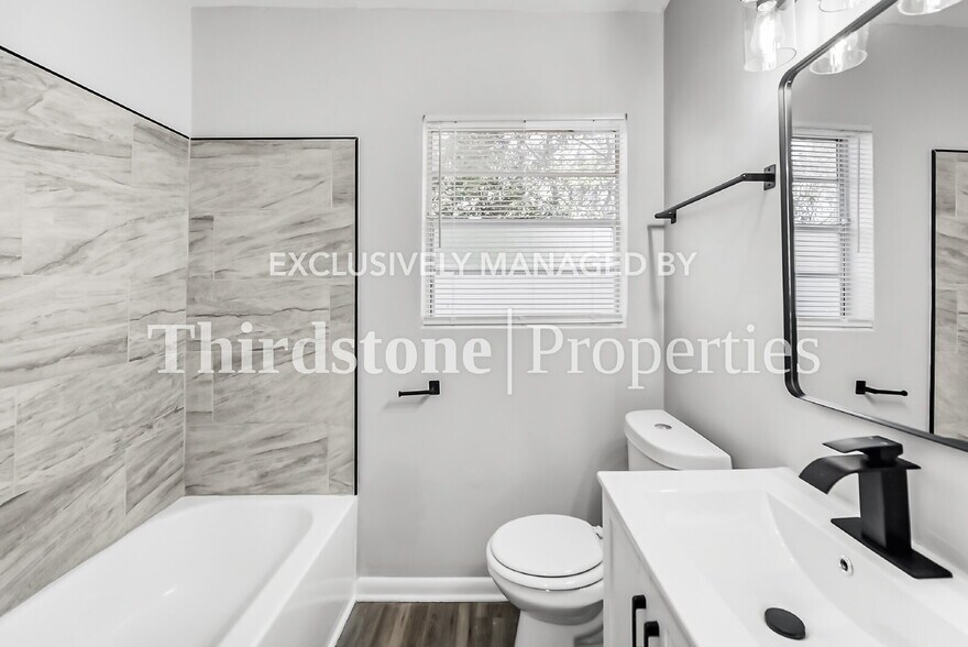 Building Photo - 1093 Prospect St