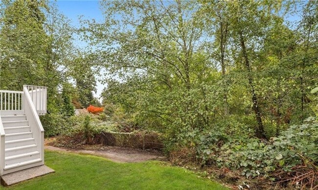 Building Photo - Spacious and Bright Home with 3 Bed and 2.5 Bath