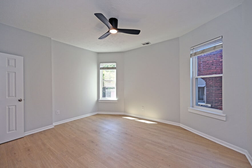 Building Photo - 2228 Kemper Ln