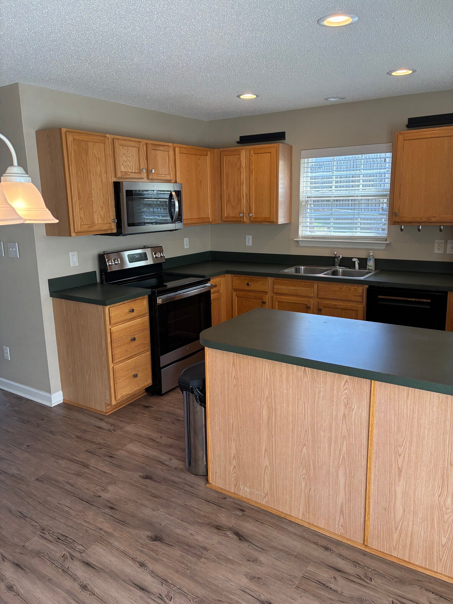 Building Photo - 1 Meadow Crossing Ct