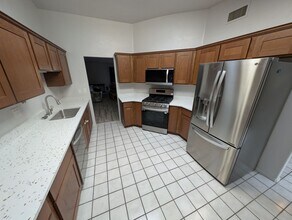 Building Photo - Gorgeous NW TownHouse - Sunset Ridge - Great Community