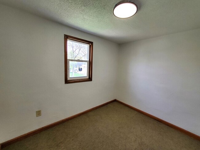 Building Photo - 919 Oneida St