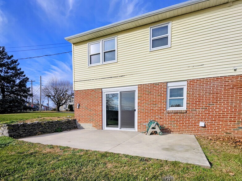 Building Photo - 4 Skyview Ln