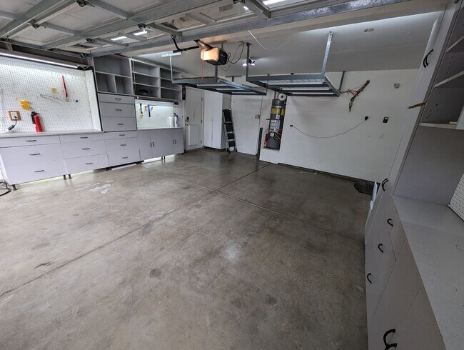 Building Photo - Available around mid November- Beautiful 3...