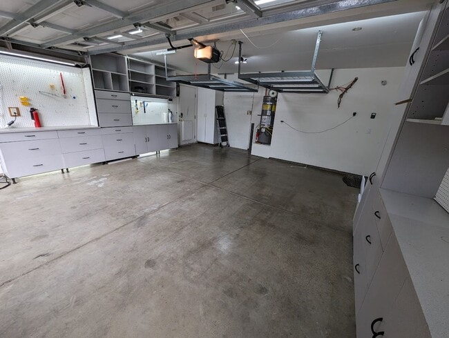 Building Photo - Beautiful 3bed 2.5bath 2 story home located in Rivergate Gated Community