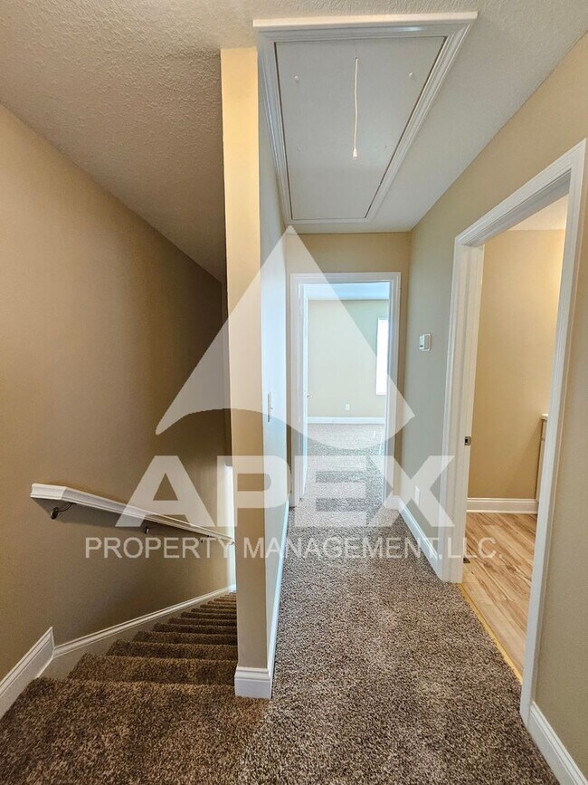 Building Photo - AVALON TOWNHOMES – LIKE NEW - 2 Bd/2.5 Ba ...