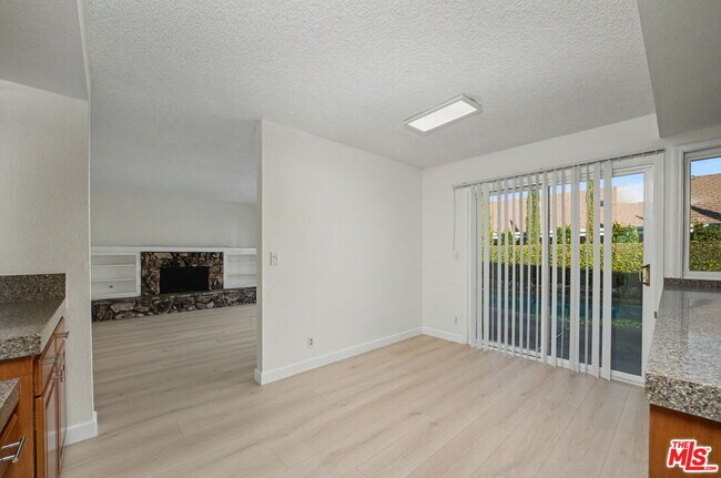 Building Photo - 243 Blanquita Way