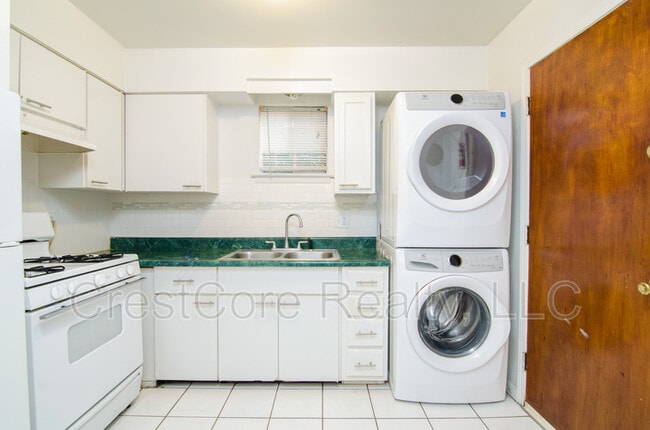 Building Photo - 21 Diana St