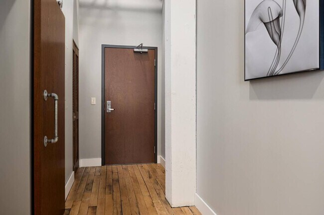 Building Photo - 1220 SW Washington St