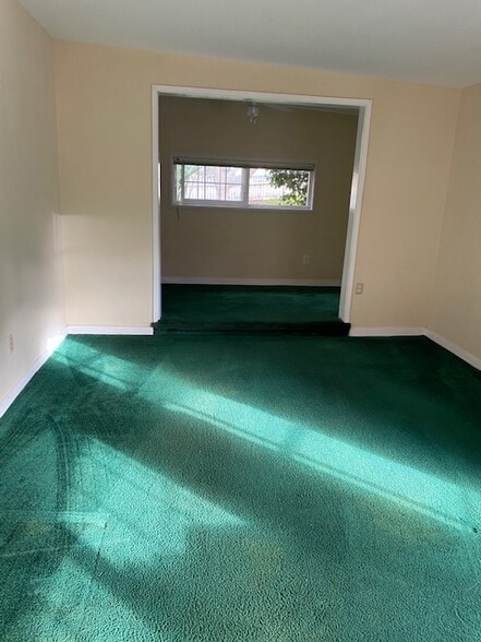 Building Photo - 595 Kings Ave