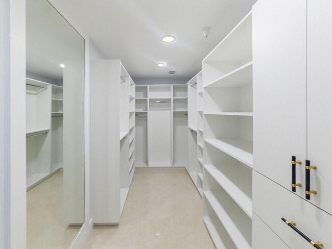 Building Photo - 5150 N Ocean Dr