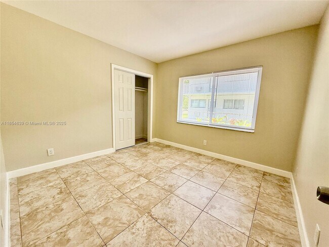 Building Photo - 2101 NE 51st St