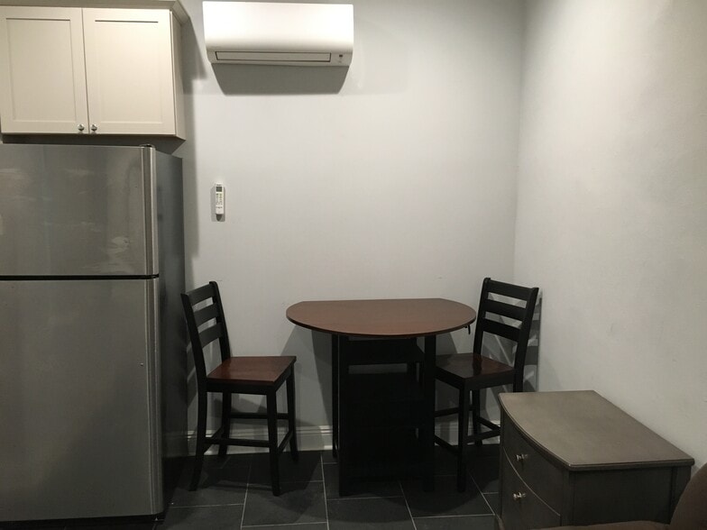 kitchen/dining area - 629 Saint Peter St
