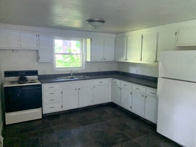 Primary Photo - 400 Gilbert St