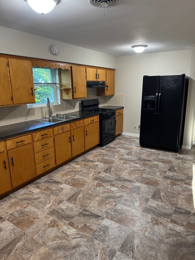 Building Photo - 2613 Southridge Dr