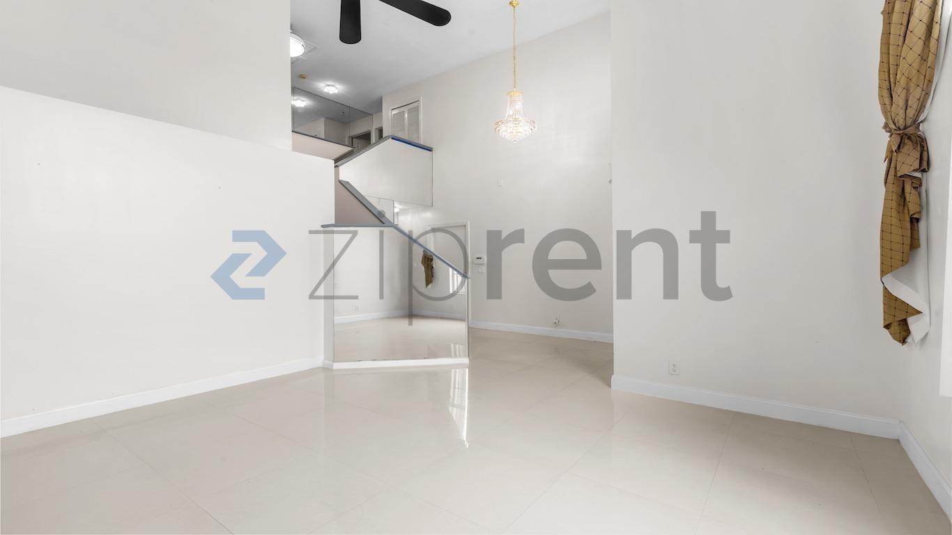 Building Photo - Unit