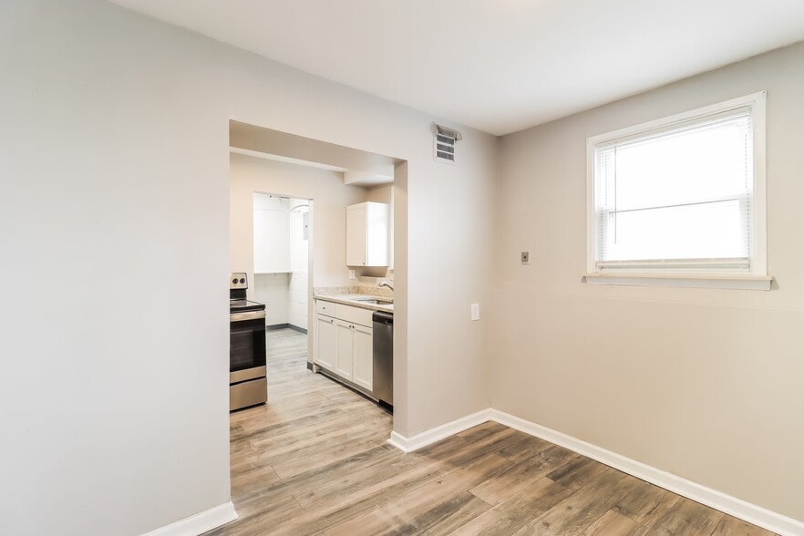 Building Photo - 1593 Leblanc St