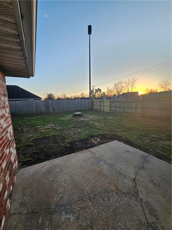 Building Photo - 2326 W Roselawn St