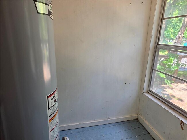 Building Photo - 4613 Avenue G