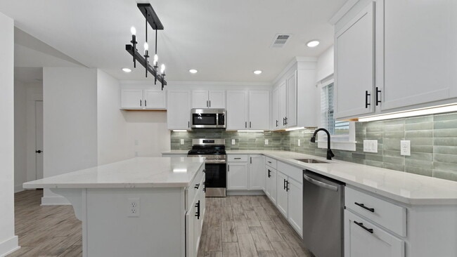 Building Photo - "Stylish 3-Bedroom Farmington Home with Gr...