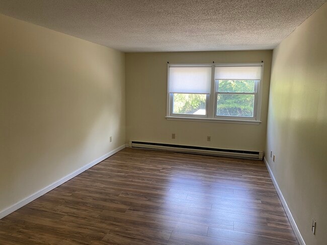 Building Photo - 250 Spring Cir