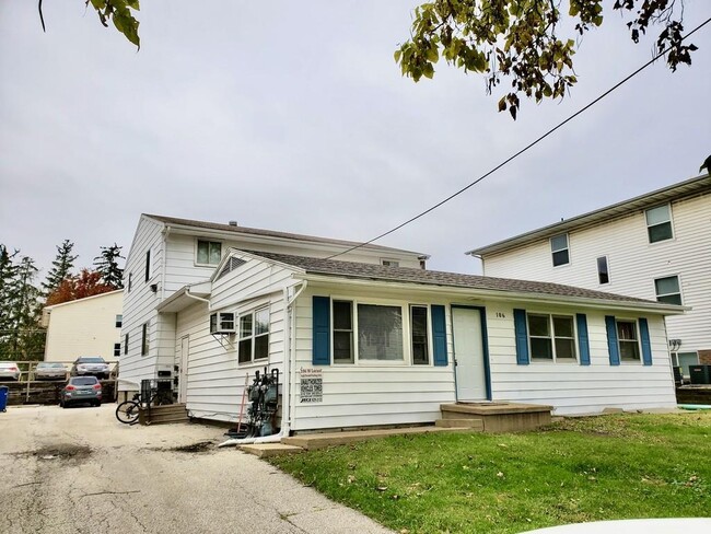 Primary Photo - 106 W Locust St