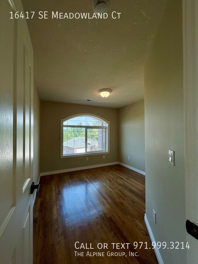 Building Photo - 16417 SE Meadowland Ct