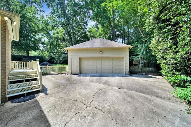 Building Photo - Lovely 3 Bed 2 Bath Ranch Home in South Park!