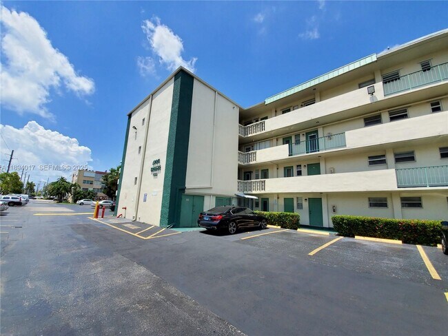 Building Photo - 1333 E Hallandale Beach Blvd