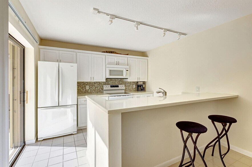 Building Photo - 2332 23rd Ct