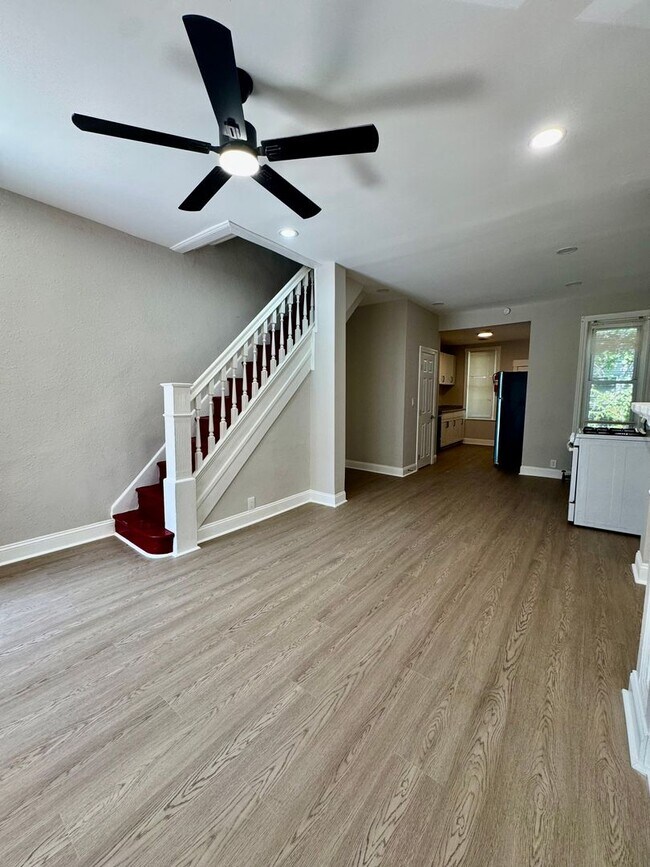 Building Photo - Amazing West Oak Lane 3bd/1ba Available NOW!