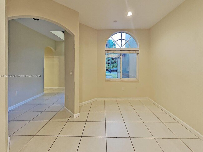 Building Photo - 8101 Madison Lakes Cir S