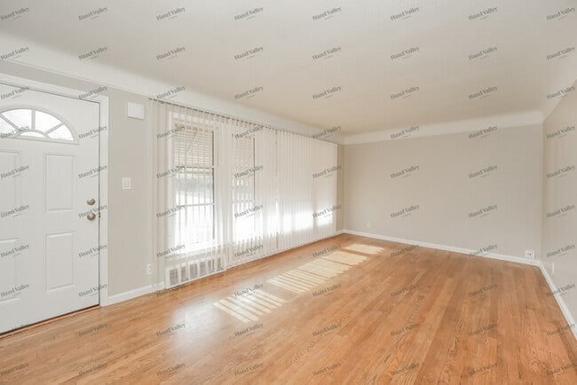 Building Photo - 3827 Salisbury Rd