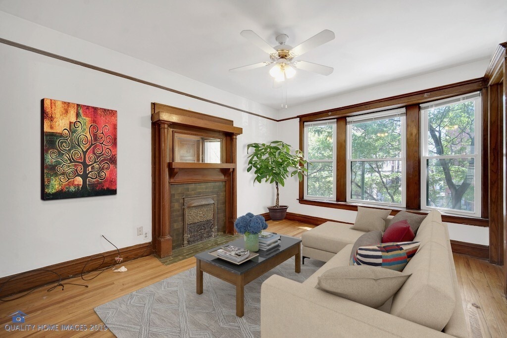 Building Photo - 2774 N Kenmore Ave