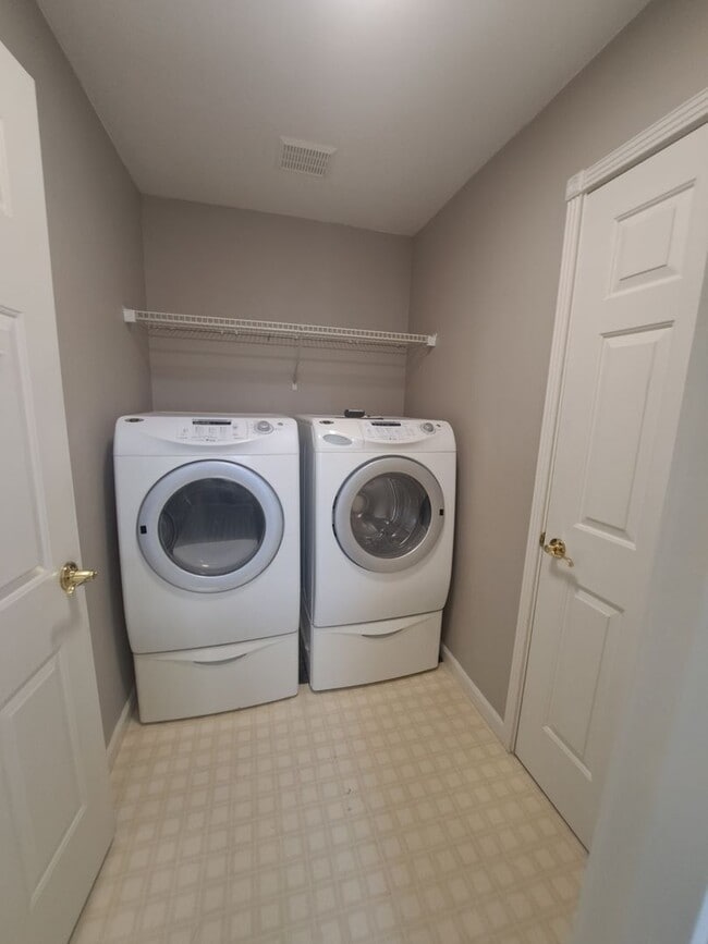 Building Photo - Beautiful setting 4 bedroom A/C Available Now