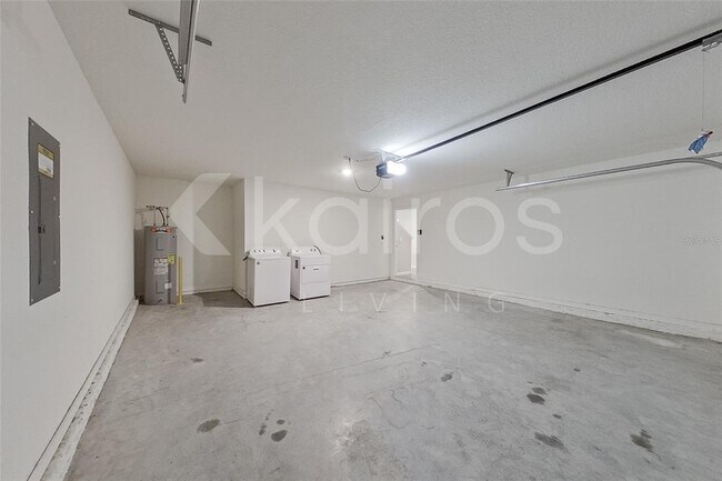 Building Photo - 4451 SW 85 Ln