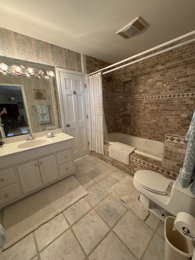 Building Photo - Lake Lanier Furnished 1BR Apartment – All Utilities Included