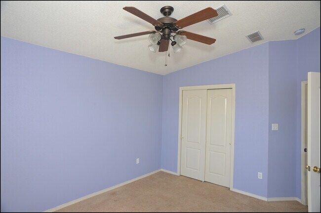 Building Photo - 10045 Paloma Dr