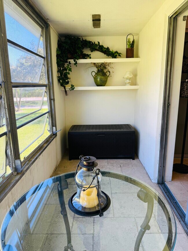 Building Photo - 159 Sussex H