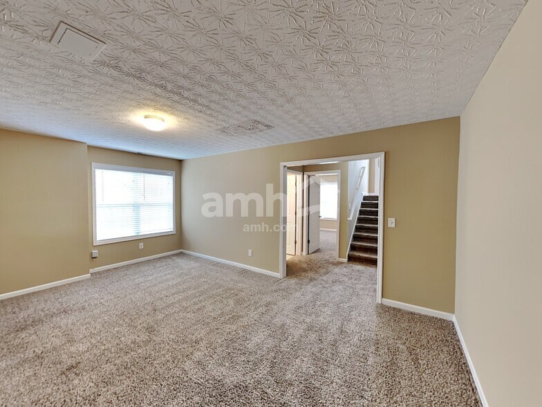 Building Photo - 123 W Skyline Vw