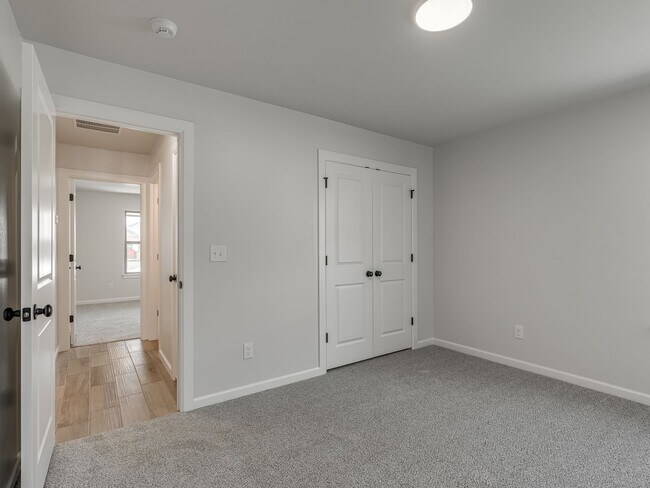 Building Photo - New Home In Yukon!
