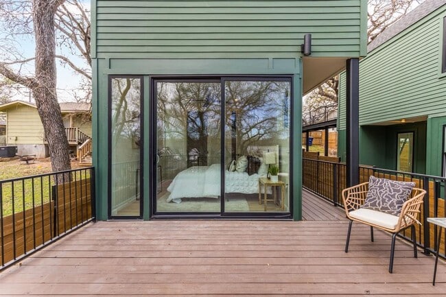 Building Photo - 1205 Perez St