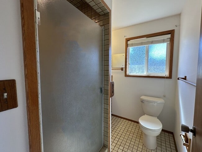 Building Photo - 2 bedroom - Retro Charmer in the Heart of ...