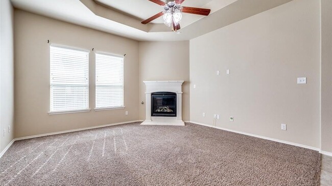Building Photo - 2025 Lake Vista Dr